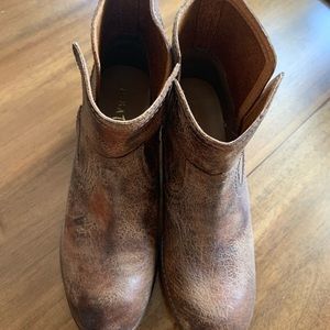 Diba True Tan Vintage boots, size 8.5